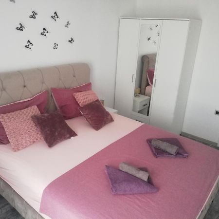 Modern Apartment Ana โรวีน ภายนอก รูปภาพ