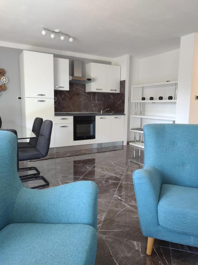 Modern Apartment Ana โรวีน ภายนอก รูปภาพ