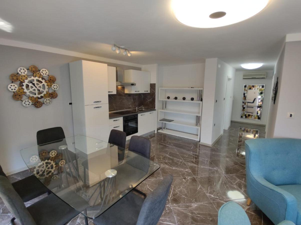 Modern Apartment Ana โรวีน ภายนอก รูปภาพ