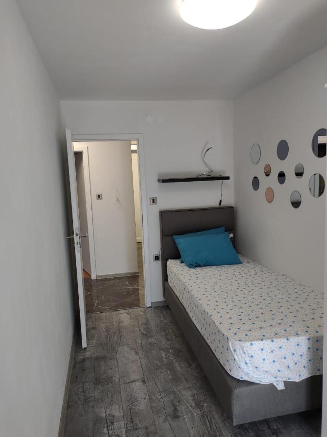 Modern Apartment Ana โรวีน ภายนอก รูปภาพ
