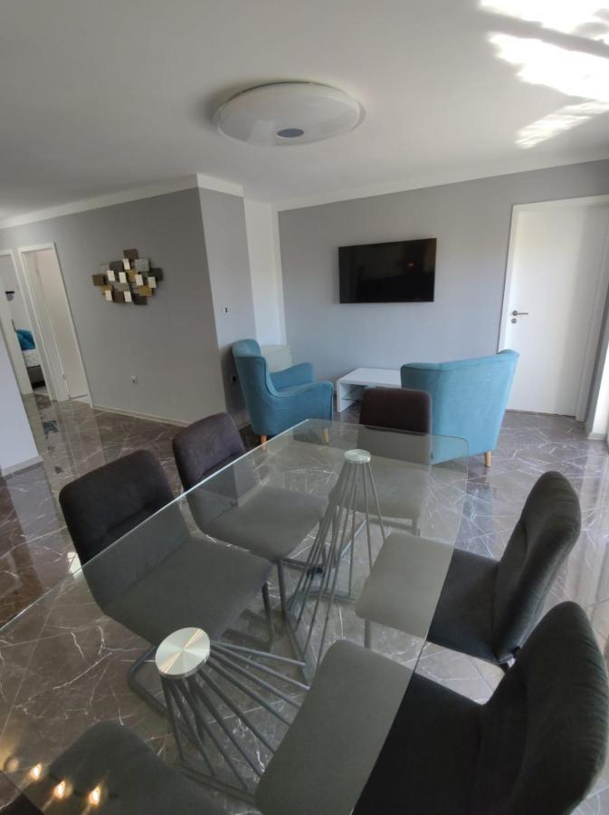 Modern Apartment Ana โรวีน ภายนอก รูปภาพ