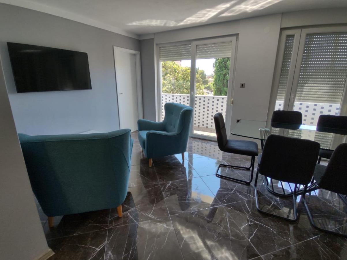 Modern Apartment Ana โรวีน ภายนอก รูปภาพ