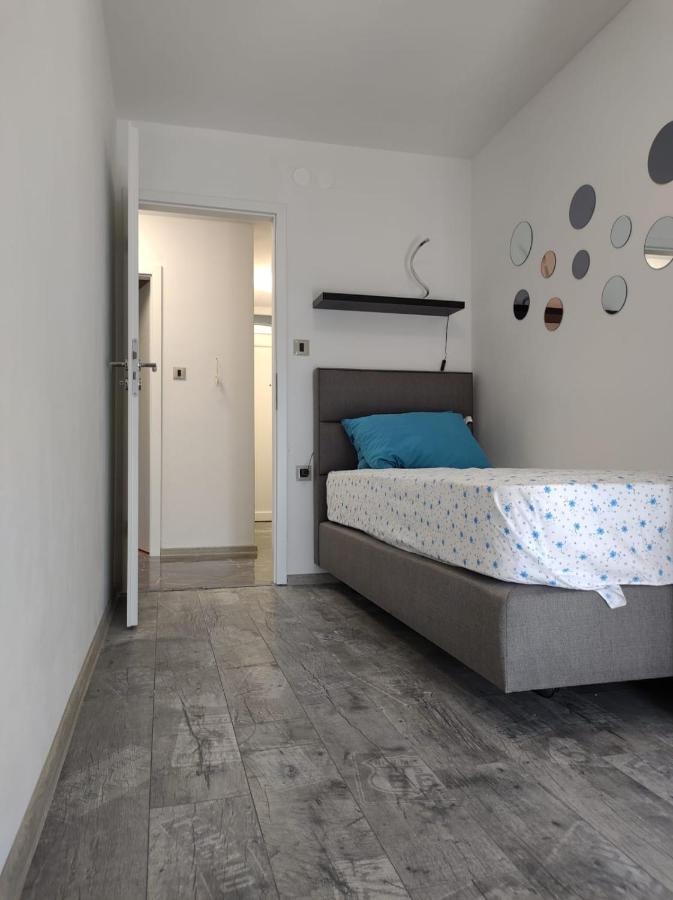Modern Apartment Ana โรวีน ภายนอก รูปภาพ