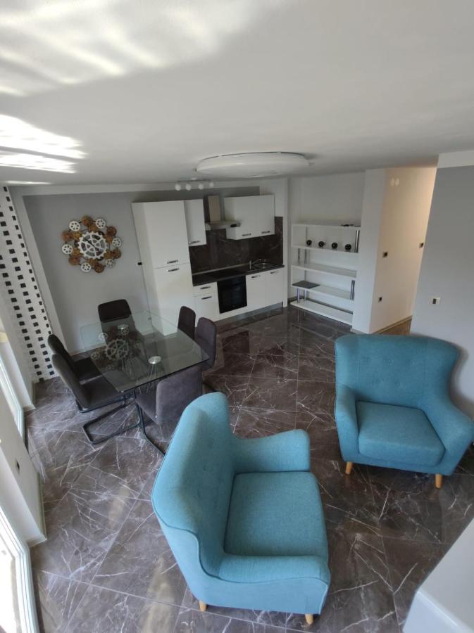 Modern Apartment Ana โรวีน ภายนอก รูปภาพ