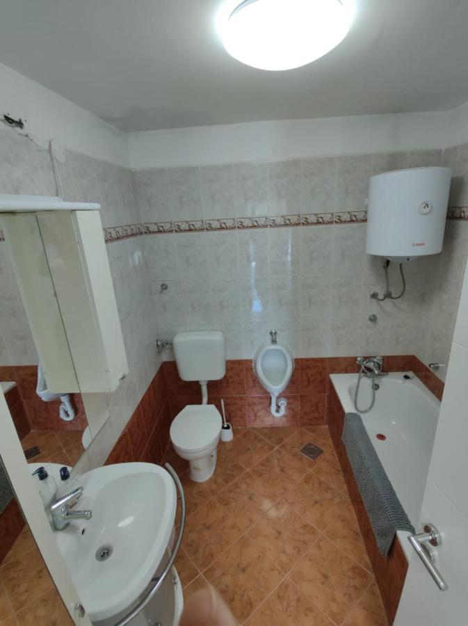 Modern Apartment Ana โรวีน ภายนอก รูปภาพ