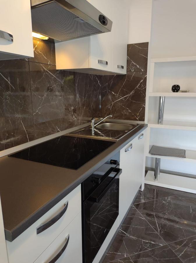 Modern Apartment Ana โรวีน ภายนอก รูปภาพ