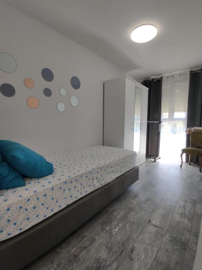 Modern Apartment Ana โรวีน ภายนอก รูปภาพ