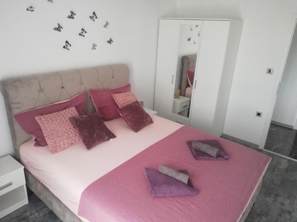 Modern Apartment Ana โรวีน ภายนอก รูปภาพ