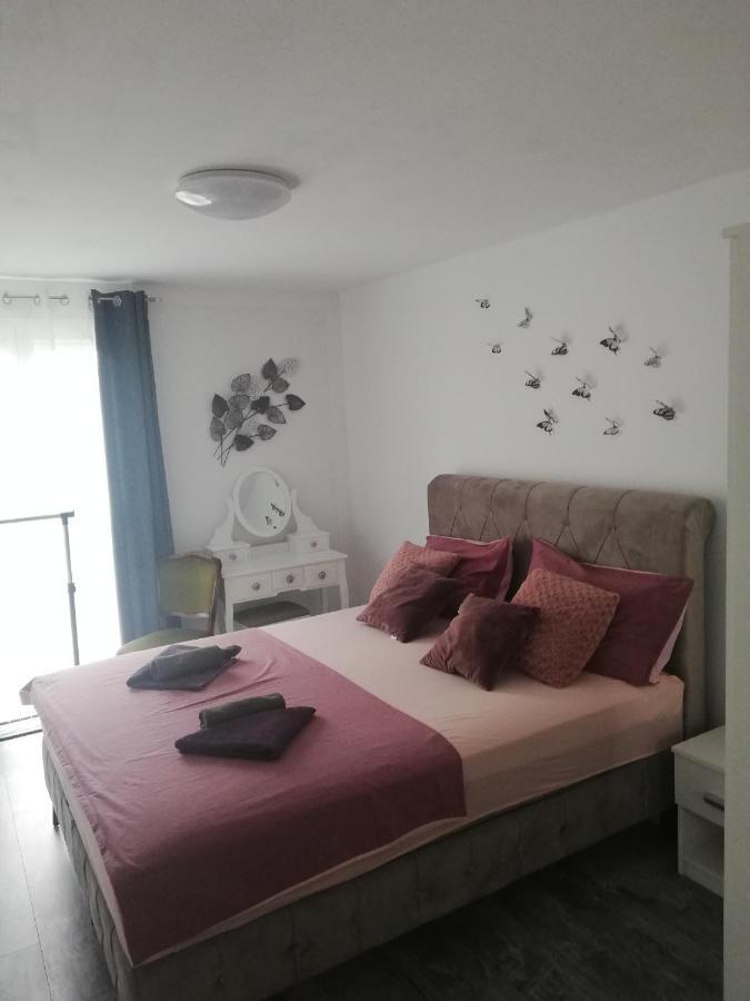Modern Apartment Ana โรวีน ภายนอก รูปภาพ